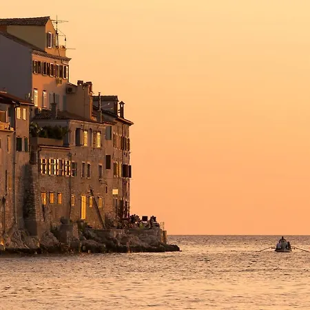 Center, 30 Meters From The Sea, Wi-fi Apartment Rovinj